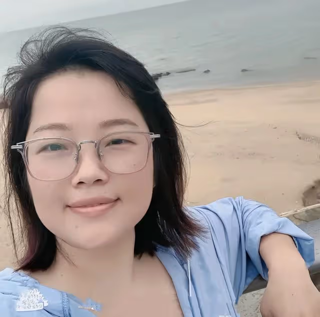 網紅離婚後遭親媽搜身，怒喝百草枯昏迷不醒，醫藥費竟由好友墊付
