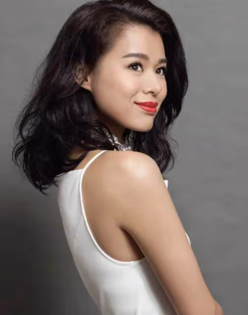 胡杏兒曬香港的豪宅,吃頓便飯都要十幾個菜,她才是人生贏家