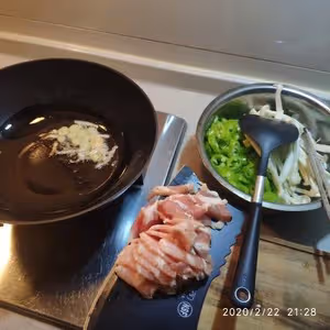尖椒炒肉（爆下飯）