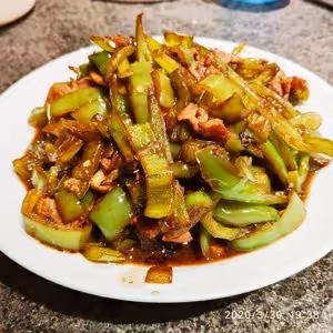 尖椒炒肉（爆下飯）