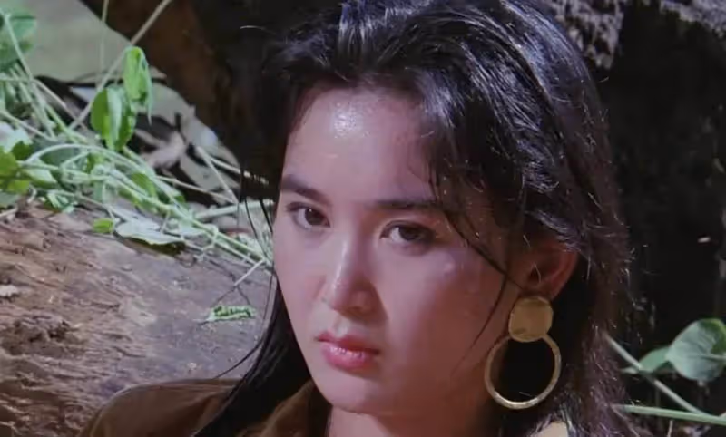 溫碧霞：被婆家嫌棄，卻能立足豪門22年，她嫁了一個好老公