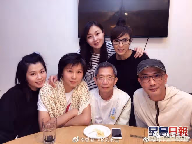 萬綺雯為內地網紅帶貨任嘉賓！被批甘心做陪襯自貶身價