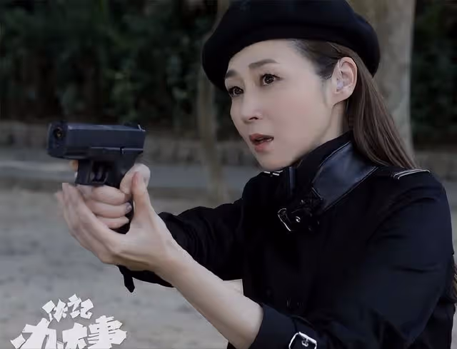 51歲前TVB當紅花旦當網紅陪襯直播賣貨,被網友狠批是自貶身價