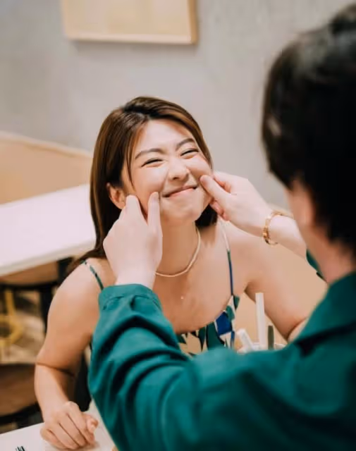 好甜!港圈新晉小花與男友情侶檔拍廣告,曝對方介意自己著裝性感