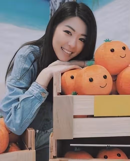 好甜!港圈新晉小花與男友情侶檔拍廣告,曝對方介意自己著裝性感