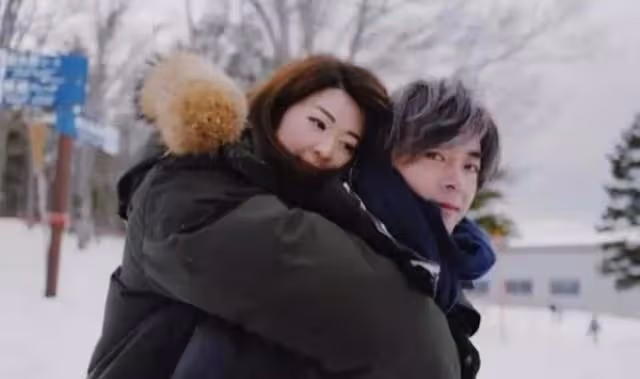 好甜!港圈新晉小花與男友情侶檔拍廣告,曝對方介意自己著裝性感