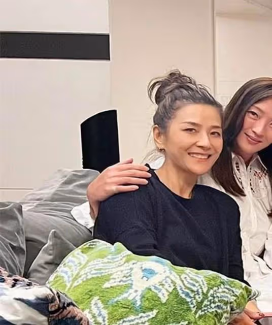 TVB前女星近況曝光！曬與友人聚會賣萌美照，湯鎮業前妻驚喜現身