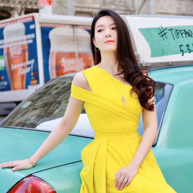 TVB前女星近況曝光!曬與友人聚會賣萌美照,湯鎮業前妻驚喜現身