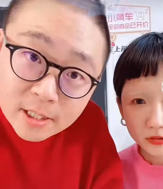 32歲郝劭文罕見曬娃,與7歲繼女游泳畫面溫馨,寶貝長相甜美像媽