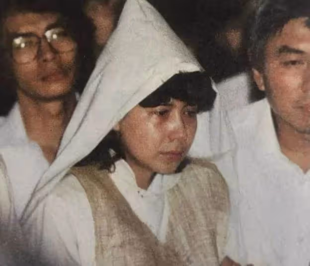 世界欠她一個道歉,鐵肺天后甄妮守寡5年後生下一女被罵不守婦道,女兒長大樣貌神似亡夫衆人淚:情深義重