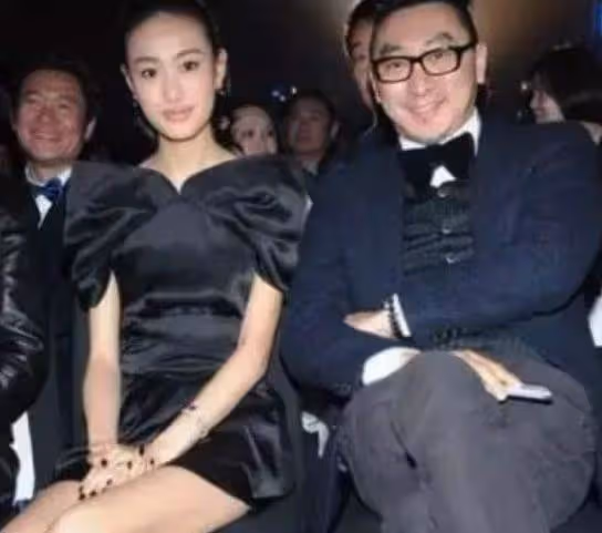 一婚嫁華誼老總,二婚嫁陳冠希未婚生女,今女兒2歲仍沒等來婚禮