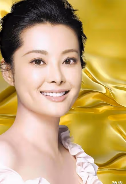 鐵打的袁立，流水的老公：35歲嫁演員，39歲嫁外國人，47歲嫁詩人