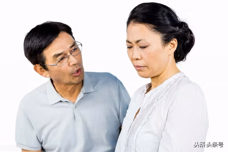 公婆到親家指責人家女兒！兒子看破爸媽荒唐行為，帶著妻小搬走不再回家！