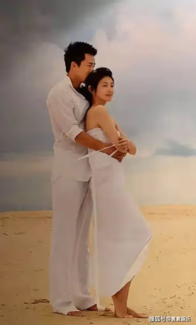 汪小菲對大S舊情難忘?房內仍舊擺放婚紗照,是不捨得扔掉嗎?