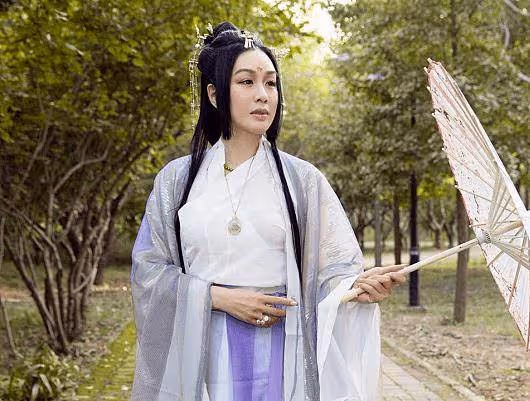 伊能靜的古裝妝容，金晨的古裝妝容，看到鐘麗緹：顏高任性