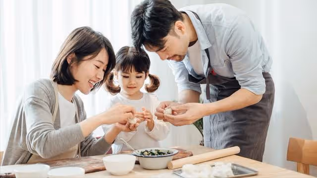 婆婆癱瘓在床，丈夫要求妻子伺候被拒：別忘了各管各媽的規定