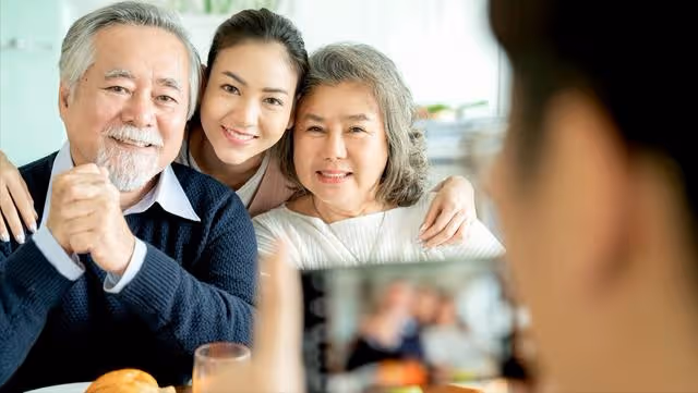 婆婆癱瘓在床，丈夫要求妻子伺候被拒：別忘了各管各媽的規定