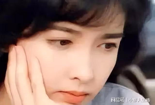 55歲周慧敏：為保持童顏不曬太陽，看起來如同18歲少女一般