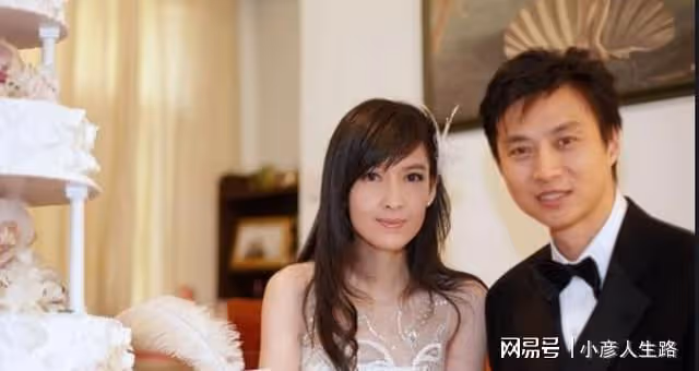 55歲周慧敏：為保持童顏不曬太陽，看起來如同18歲少女一般