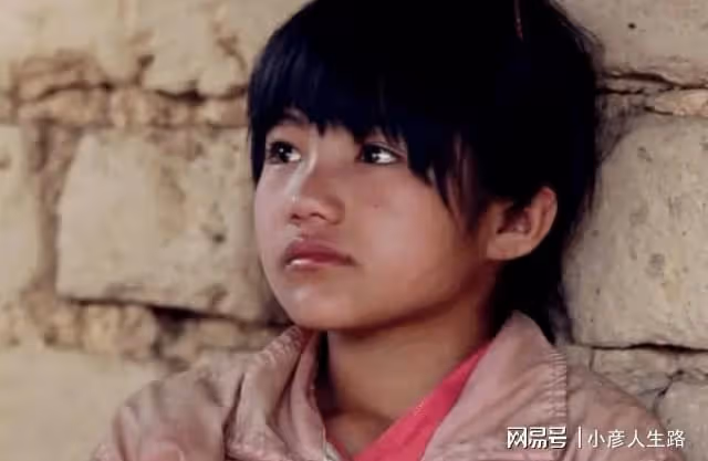 李勒優剛發工資就見底，崔晉氣的掐人中，考上大連學校被疑走後門