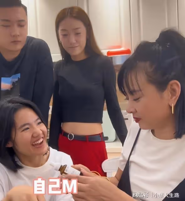 李勒優剛發工資就見底，崔晉氣的掐人中，考上大連學校被疑走後門