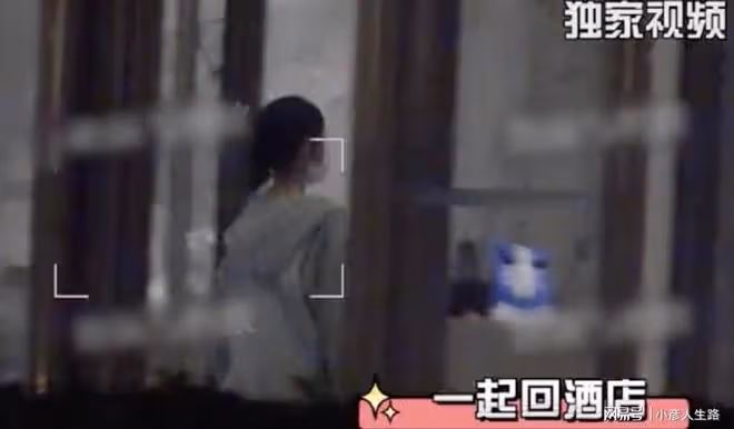 終於公開戀情了？蔡卓宜包包掛王大陸頭像掛件，前幾天剛同回酒店