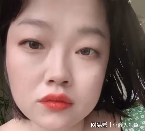 網紅星姐被親媽搜身喝百草枯,朋友墊付4000元醫藥費,兒子才6歲