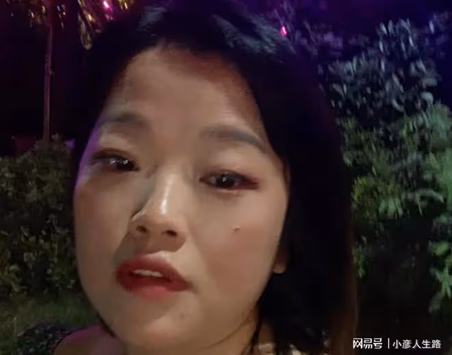 網紅星姐被親媽搜身喝百草枯,朋友墊付4000元醫藥費,兒子才6歲