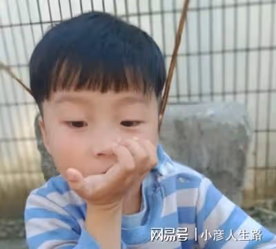 網紅星姐被親媽搜身喝百草枯,朋友墊付4000元醫藥費,兒子才6歲