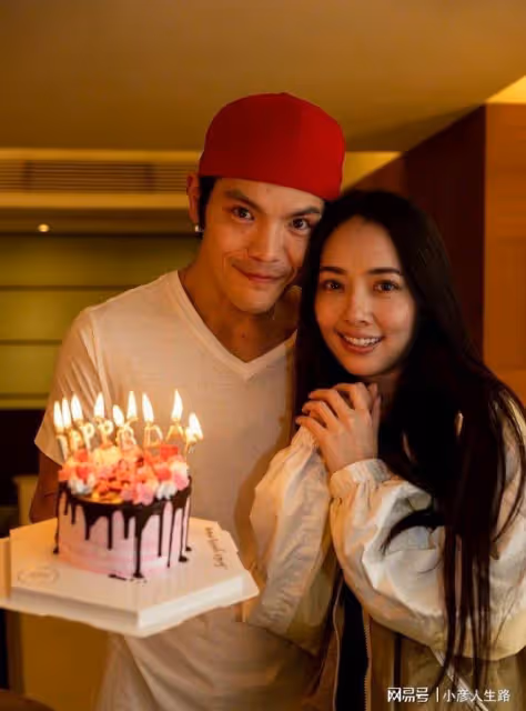 向佐郭碧婷婚姻生變?郭爸爸怒懟網友否認被向太安撫:太瞧不起人