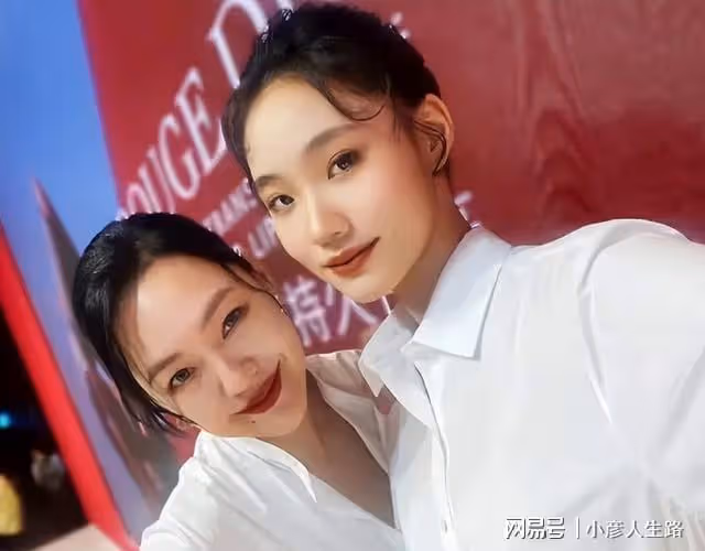 小S帶14歲女兒營業,Lily高媽媽半頭,網友:不好好讀書就混圈?