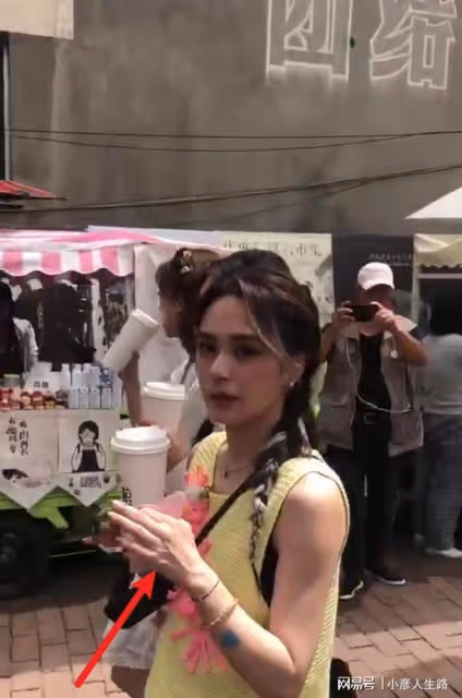 阿嬌上半身減肥成功青筋暴起,黑眼圈重顯病態,大腿比別人粗一圈