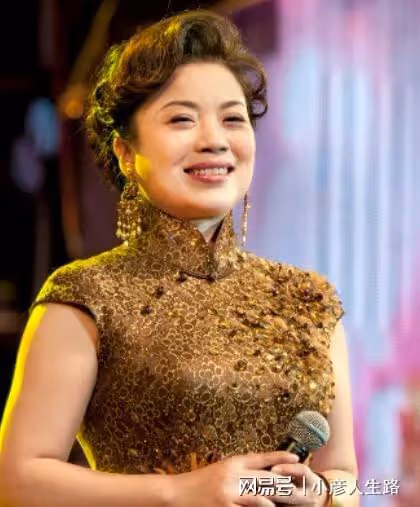 五十四歲的張也,仍過著單身生活,卻與「男閨蜜」呂繼宏感情久遠