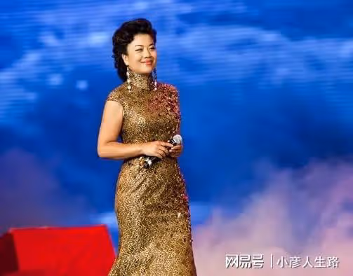 五十四歲的張也,仍過著單身生活,卻與「男閨蜜」呂繼宏感情久遠