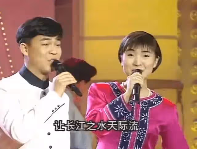 53歲孫浩乘地鐵出門與林丹聚會!頭髮花白無人識,至今未婚無子女
