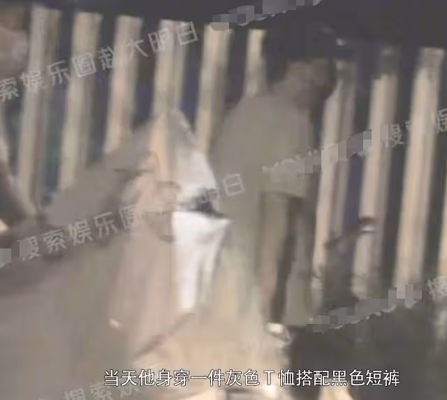 王寶強與女友出行開兩百萬大G,馮清全程顯乖巧,穿短裙白腿吸睛