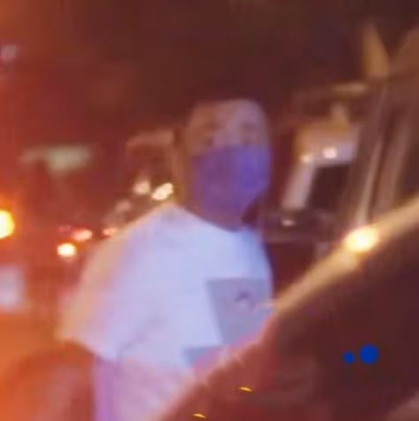 王寶強與女友出行開兩百萬大G,馮清全程顯乖巧,穿短裙白腿吸睛