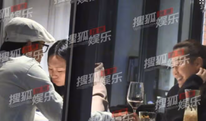 王寶強與女友出行開兩百萬大G，馮清全程顯乖巧，穿短裙白腿吸睛