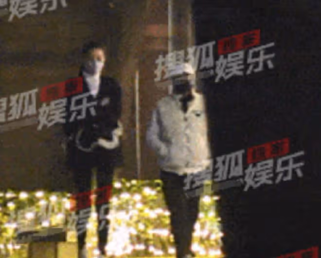 王寶強與女友出行開兩百萬大G，馮清全程顯乖巧，穿短裙白腿吸睛