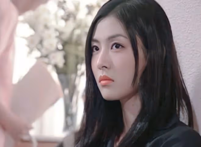 金素妍:18歲美過宋慧喬,靠《頂樓》再度爆紅,贍養已故好友母親15年