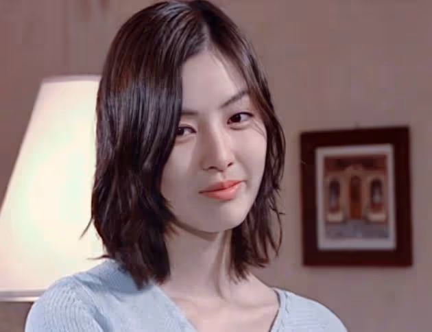 金素妍:18歲美過宋慧喬,靠《頂樓》再度爆紅,贍養已故好友母親15年