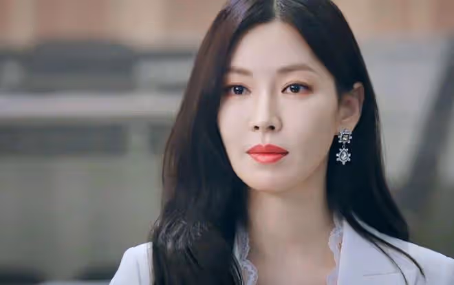 金素妍:18歲美過宋慧喬,靠《頂樓》再度爆紅,贍養已故好友母親15年