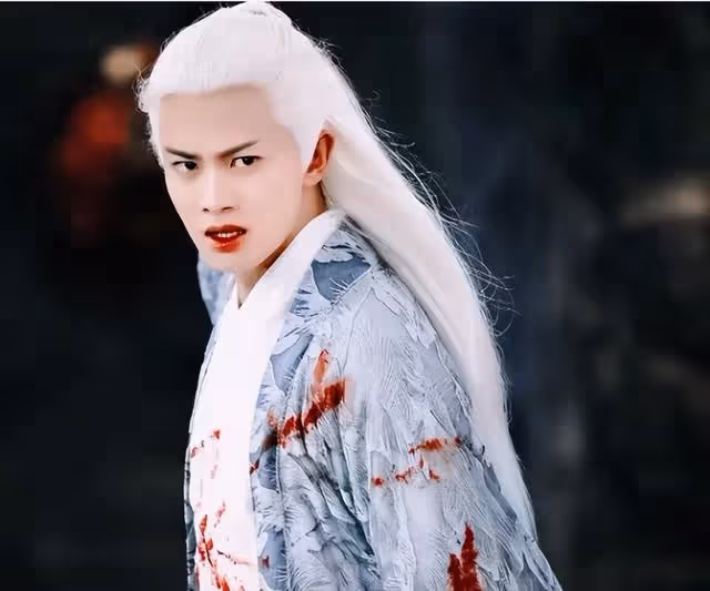同樣是白髮美男,把王鶴棣成毅任嘉倫楊洋放一起,個個一眼萬年
