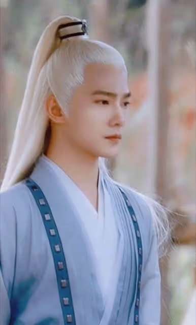 同樣是白髮美男,把王鶴棣成毅任嘉倫楊洋放一起,個個一眼萬年