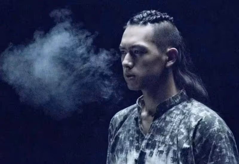 首部作品《河神》，以驚悚與美味相結合，以聲光效果打造出完美的神秘氣氛