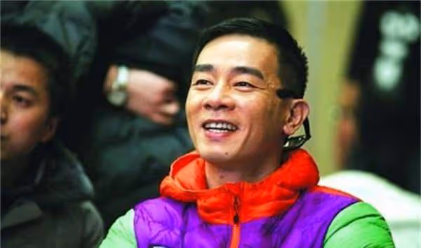 陳小春收到劉濤送的勝蒜，預祝小春哥披荊斬棘，粉絲笑噴