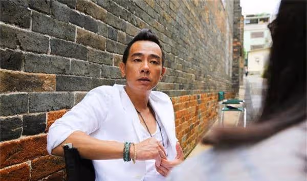 陳小春收到劉濤送的勝蒜，預祝小春哥披荊斬棘，粉絲笑噴
