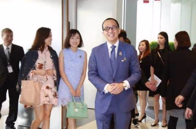 郭嘉文為閨蜜慶生！和林凱恩合影顯氣質，與李澤楷曾暗秀恩愛