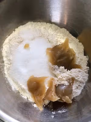 椒鹽花生酥皮月餅