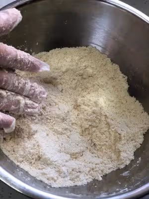 椒鹽花生酥皮月餅